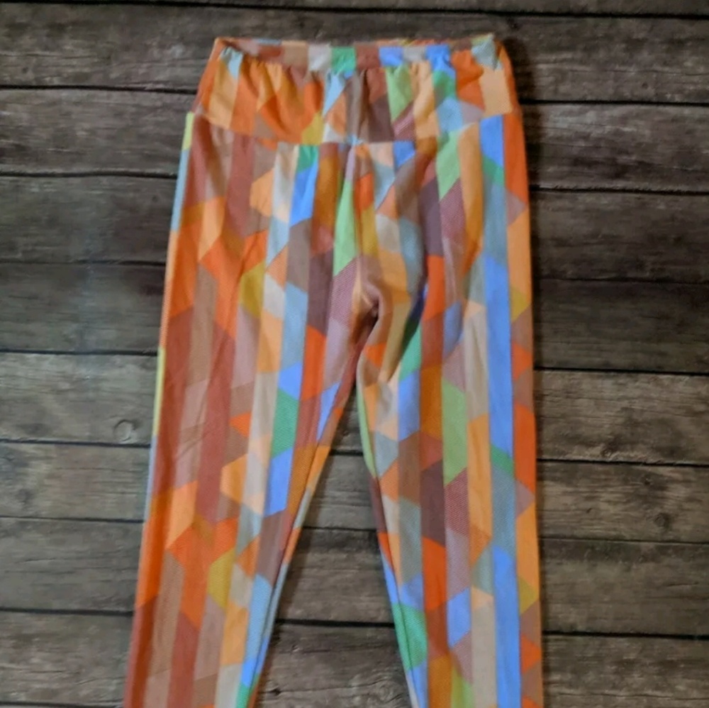  Lularoe leggings. One Size geometric pattern